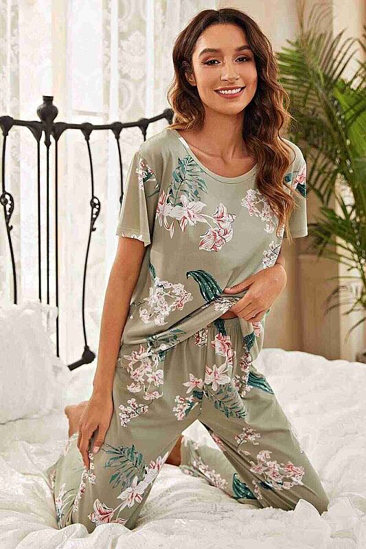 Çicek Baskılı Soft Kumaş Kısa Kollu Pijama Takımı Çok Renkli - Merry See