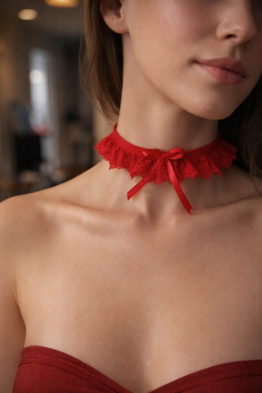 Dantel Detaylı Fiyonk Aksesuarlı Boyun - 1