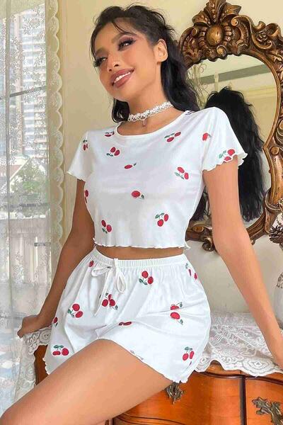Örme Yumuşak Kısa Kol Kiraz Basklı Sortlu Pijama Takımı Beyaz 