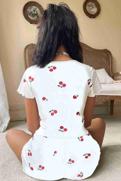 Örme Yumuşak Kısa Kol Kiraz Basklı Sortlu Pijama Takımı Beyaz 
