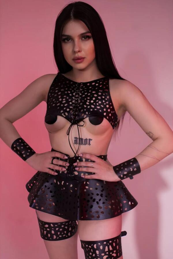 Siyah Deri Fantezi Büstiyer, Etek ve Bacak Aksesuarlı Set - 1